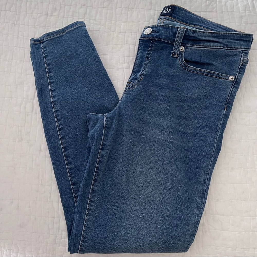 GAP Women's Classic Blue Skinny Jeans
